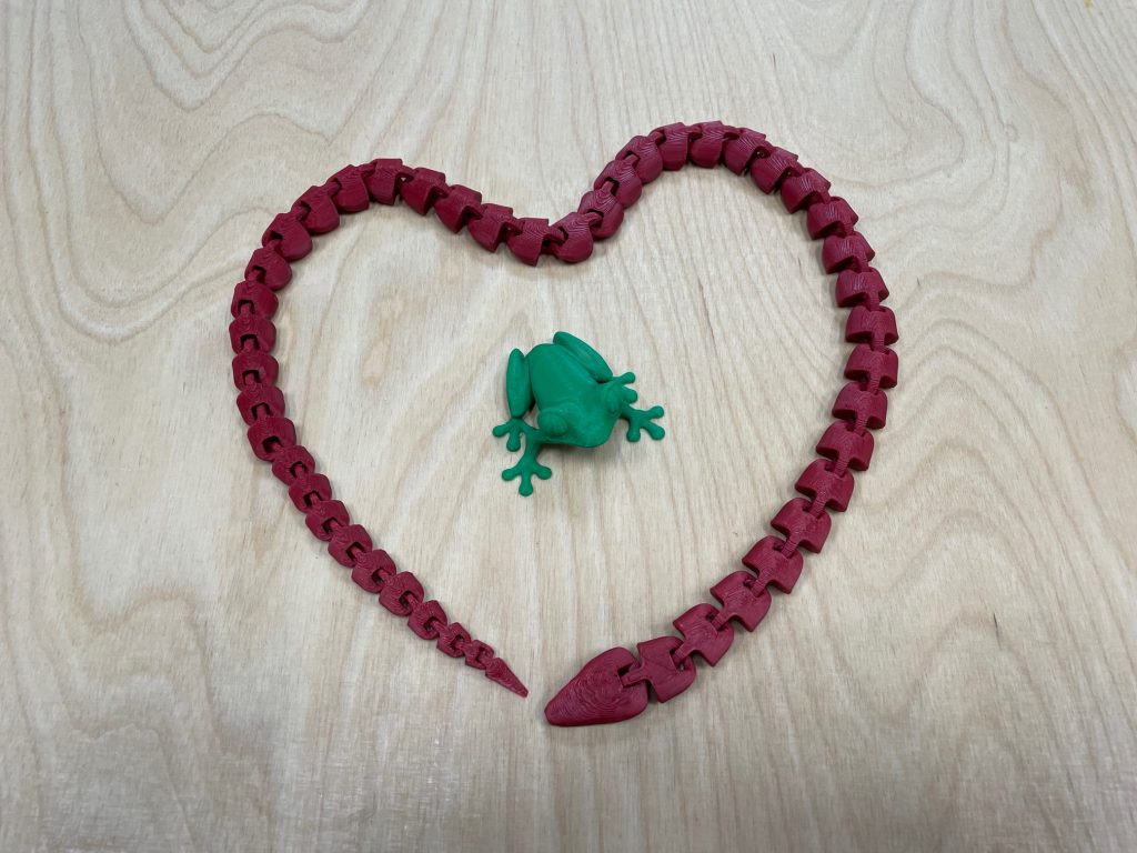 Bewegliche Schlange und Frosch aus dem 3D-Drucker