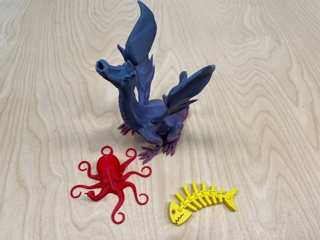 Diverse Figuren aus dem 3D-Drucker